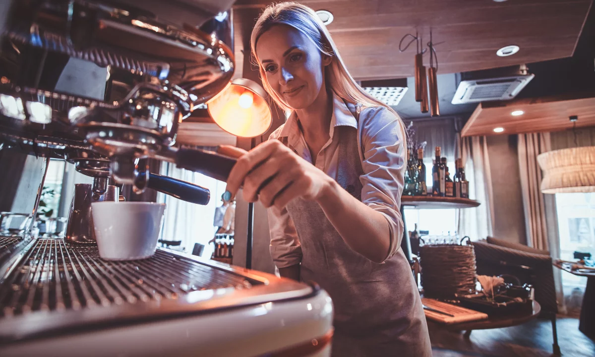 Njoftime Pune ne Tirane, Profesioni Banakiere , Fillestar/Pak eksperience, Pagesa Me Marreveshje.