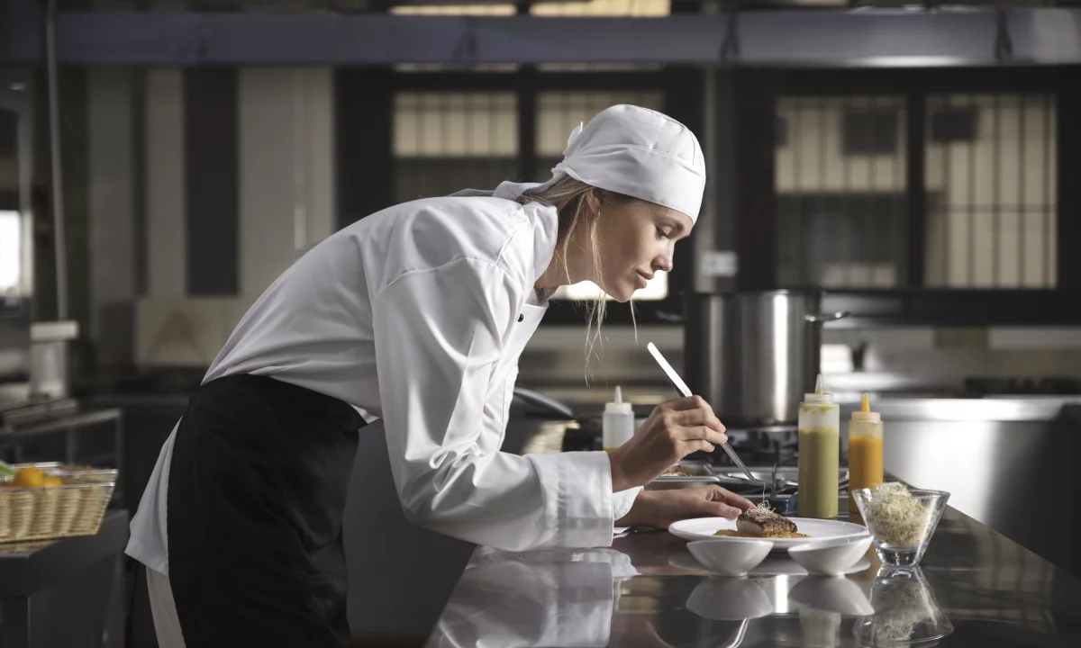 Njoftime Pune ne Tirane, Profesioni Kuzhinier, Ndihmës Kuzhinier,  Lavapjatës, Ndihmës Kamarier, Ndihmës Banakier , Fillestar/Pak eksperience, Pagesa Me Marreveshje.