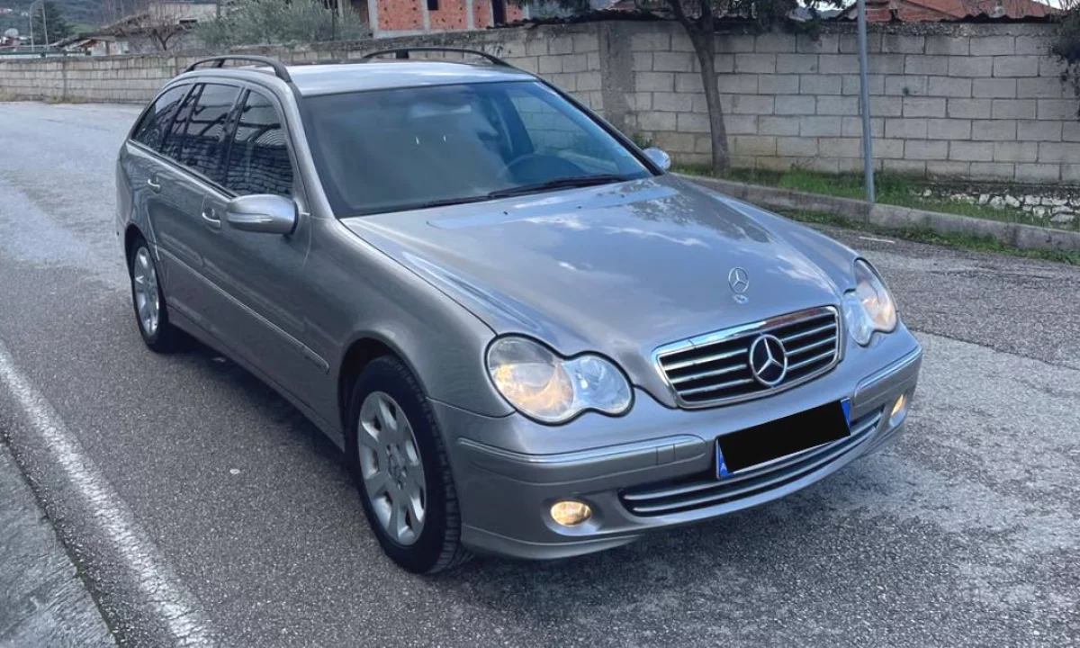 Makina ne shitje ne Tirane, Mercedes-Benz, 2005 Diesel,Kambio Automatik Pagesa 3,900  Euro.