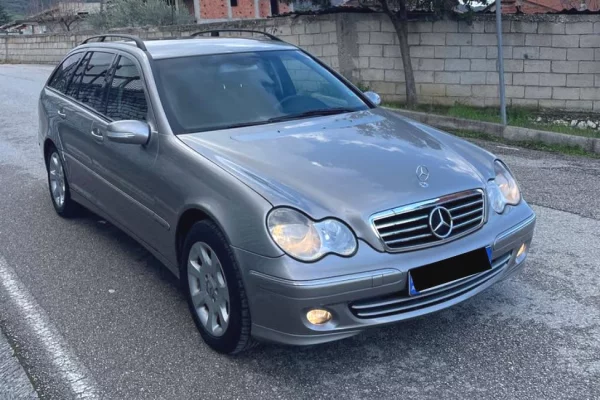 Makina ne shitje ne Tirane - 3,900 Euro