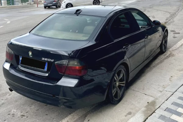 Makina ne shitje ne Tirane - 3,500 Euro