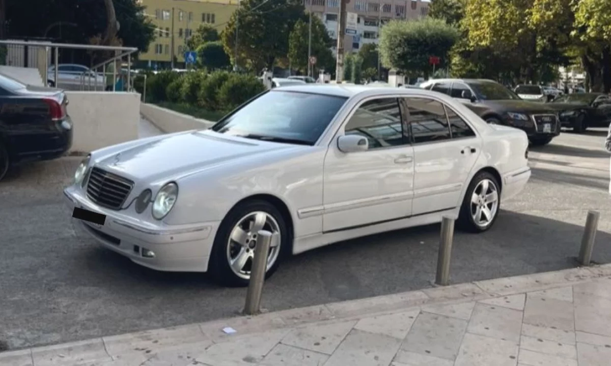 Cars for sale in Tirana, Mercedes-Benz, 2001 Diesel,Kambio Automatik Payment 3,500  Euro.