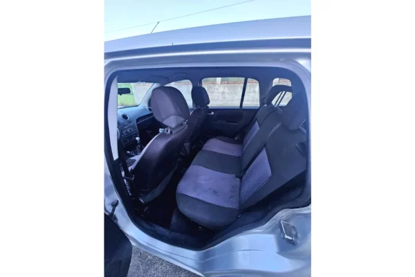 Makina ne shitje ne Tirane - 2,300 Euro