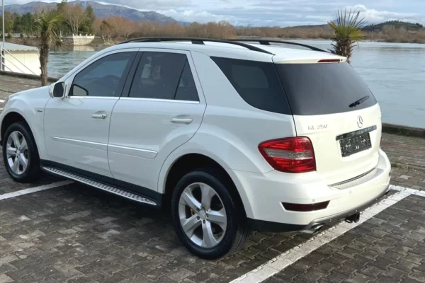 Makina ne shitje ne Tirane - 9,500 Euro