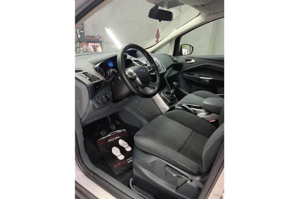 Makina ne shitje ne Tirane - 4,300 Euro