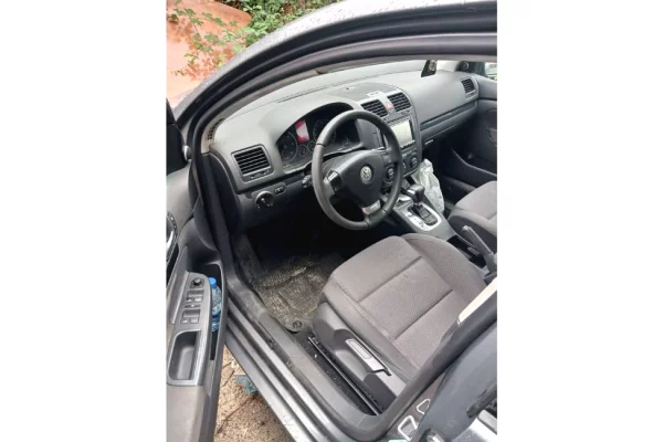 Makina ne shitje ne Tirane - 3,900 Euro