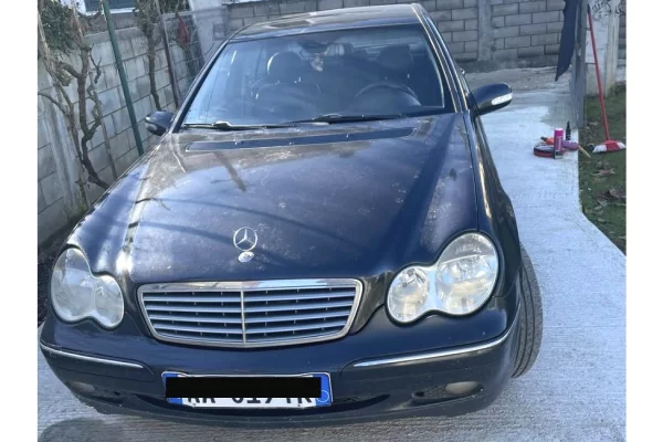 Makina ne shitje ne Tirane - 2,800 Euro