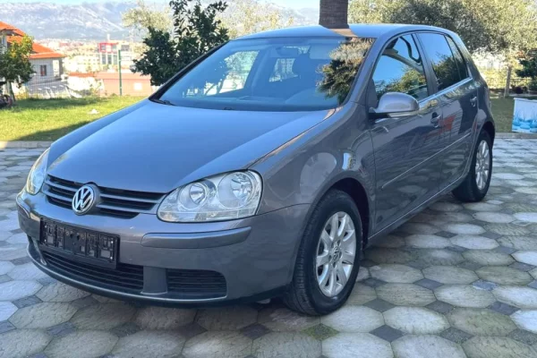 Makina ne shitje ne Tirane - 3,900 Euro