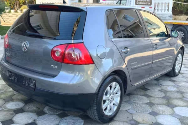 Makina ne shitje ne Tirane - 3,900 Euro