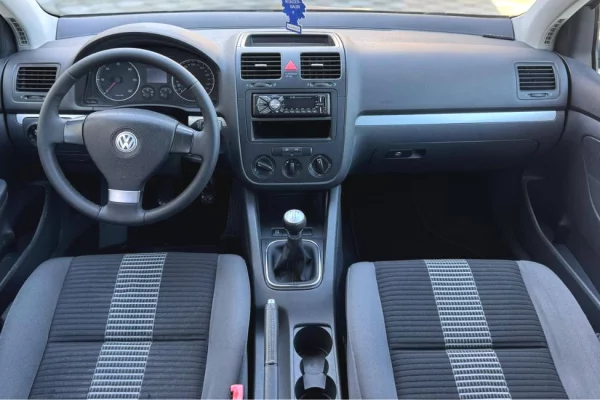 Makina ne shitje ne Tirane - 3,900 Euro