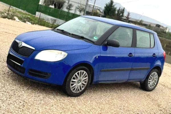 Makina ne shitje ne Tirane - 3,000 Euro