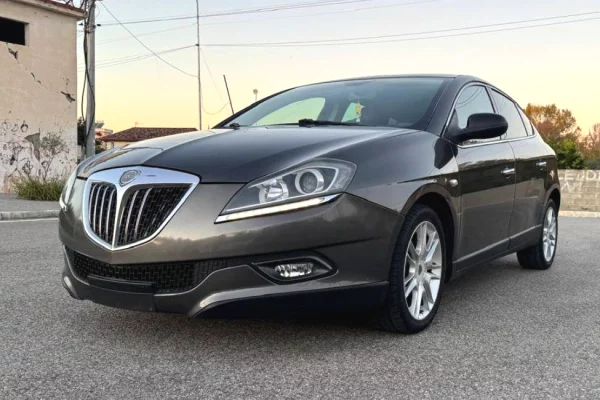 Makina ne shitje ne Tirane - 3,400 Euro