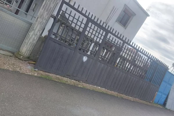 Artikuj te ndryshem ne Durres - 80,000 Leke