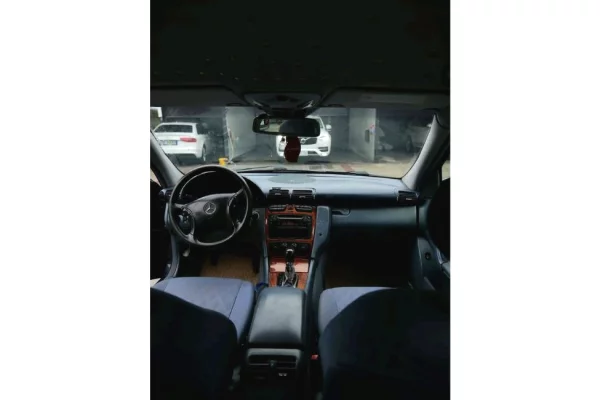 Makina ne shitje ne Tirane - 2,200 Euro