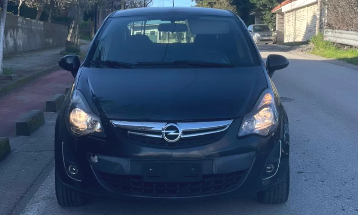 Makina ne shitje ne Tirane, Opel, 2015 Diesel,Kambio Manual Pagesa 3,500  Euro.
