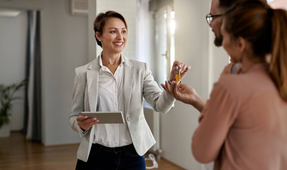 Njoftime Pune ne Tirane, Profesioni Agjente Imobiliare , Me eksperience, Pagesa 2,000  Euro.