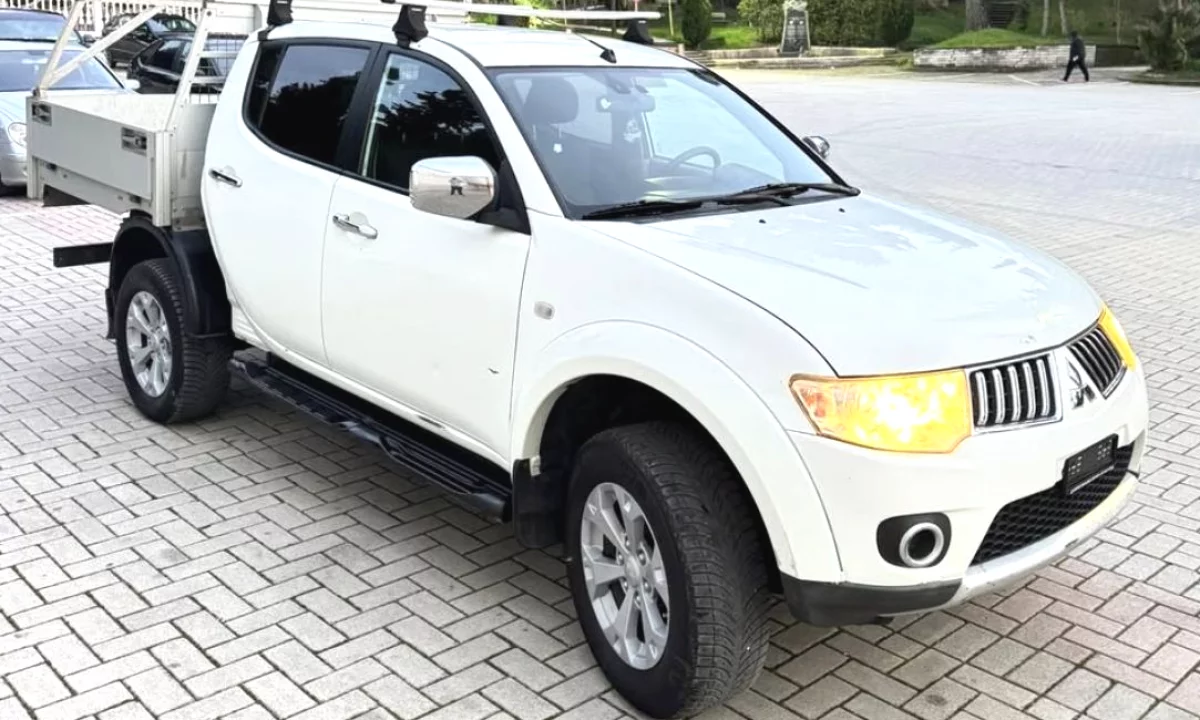 Cars for sale in Tirana, Mitsubishi, 2013 Diesel,Kambio Manual Payment 12,300  Euro.