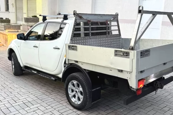 Makina ne shitje ne Tirane - 12,300 Euro