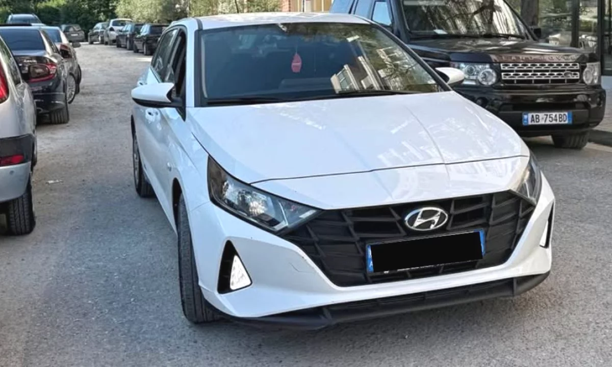 Makina ne shitje ne Tirane, Hyundai, 2021 Diesel,Kambio Automatik Pagesa 12,000  Euro.