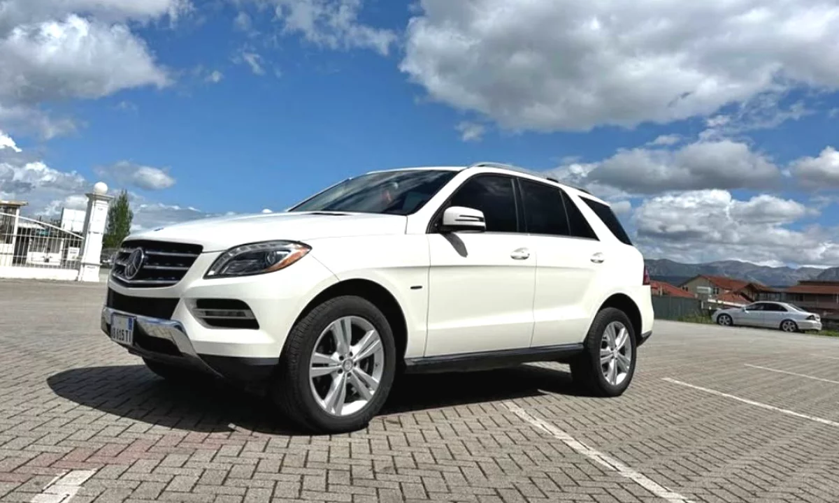 Makina ne shitje ne Tirane, Mercedes-Benz, 2013 Diesel,Kambio Automatik Pagesa 15,500  Euro.