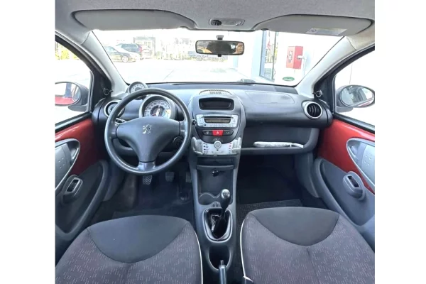 Makina ne shitje ne Tirane - 2,700 Euro