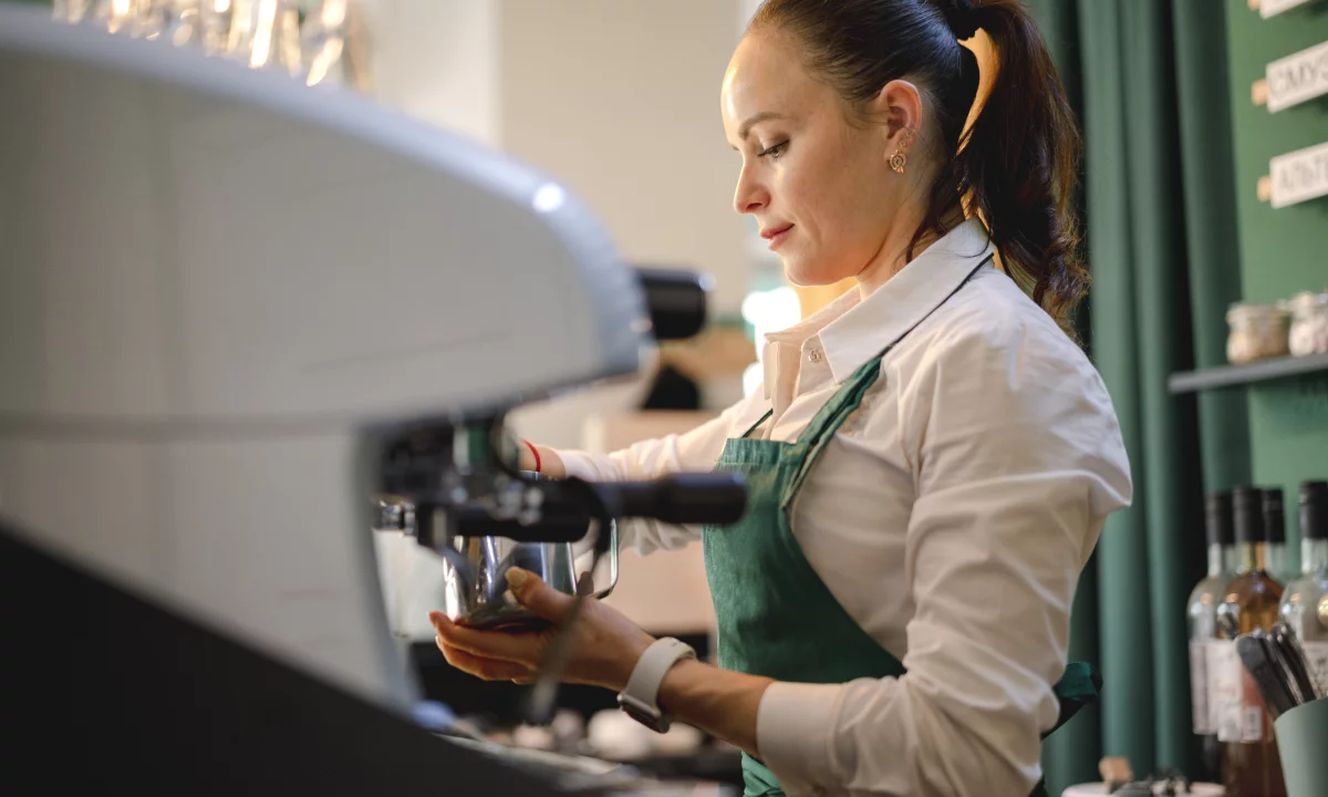 Njoftime Pune ne Tirane, Profesioni Banakiere dhe Kamariere , Fillestar/Pak eksperience, Pagesa 50,000  Leke.