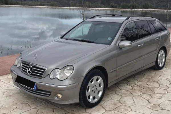 Makina ne shitje ne Tirane - 3,800 Euro
