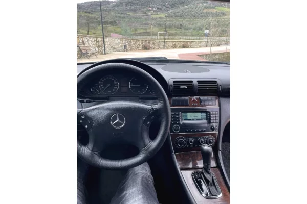 Makina ne shitje ne Tirane - 3,800 Euro