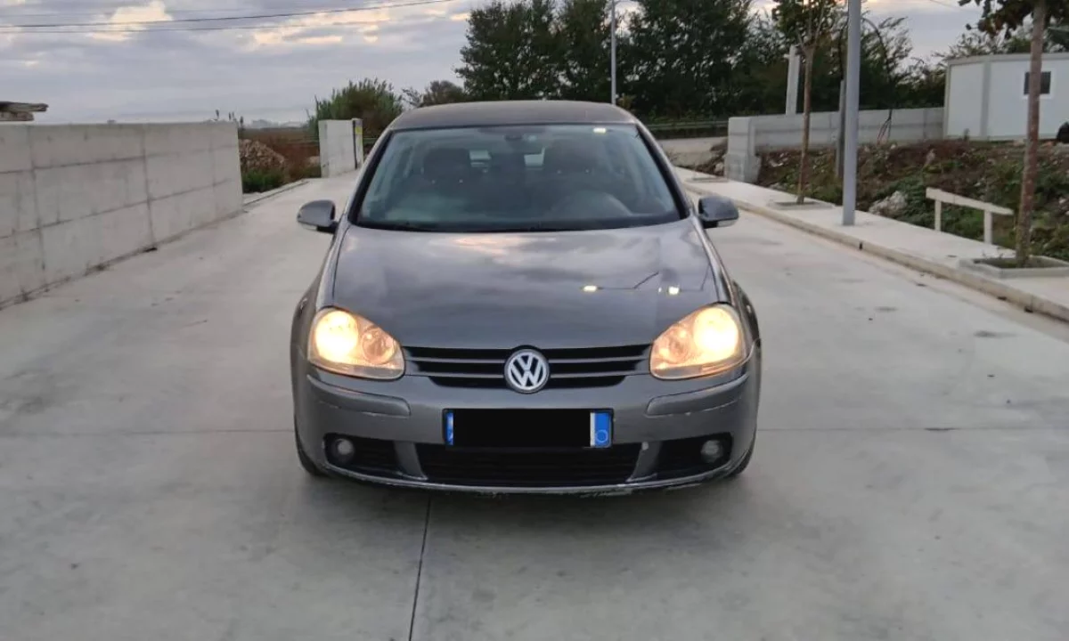 Makina ne shitje ne Durres, Volkswagen, 2005 Diesel,Kambio Automatik Pagesa 4,300  Euro.