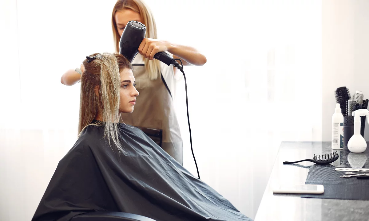 Job Offers in Tirana, Profession Ndihmëse Parukiere, Masazhatore , With experience, Payment By Agreement.