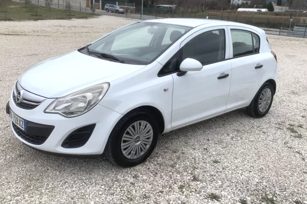 Makina ne shitje ne Tirane - 3,300 Euro