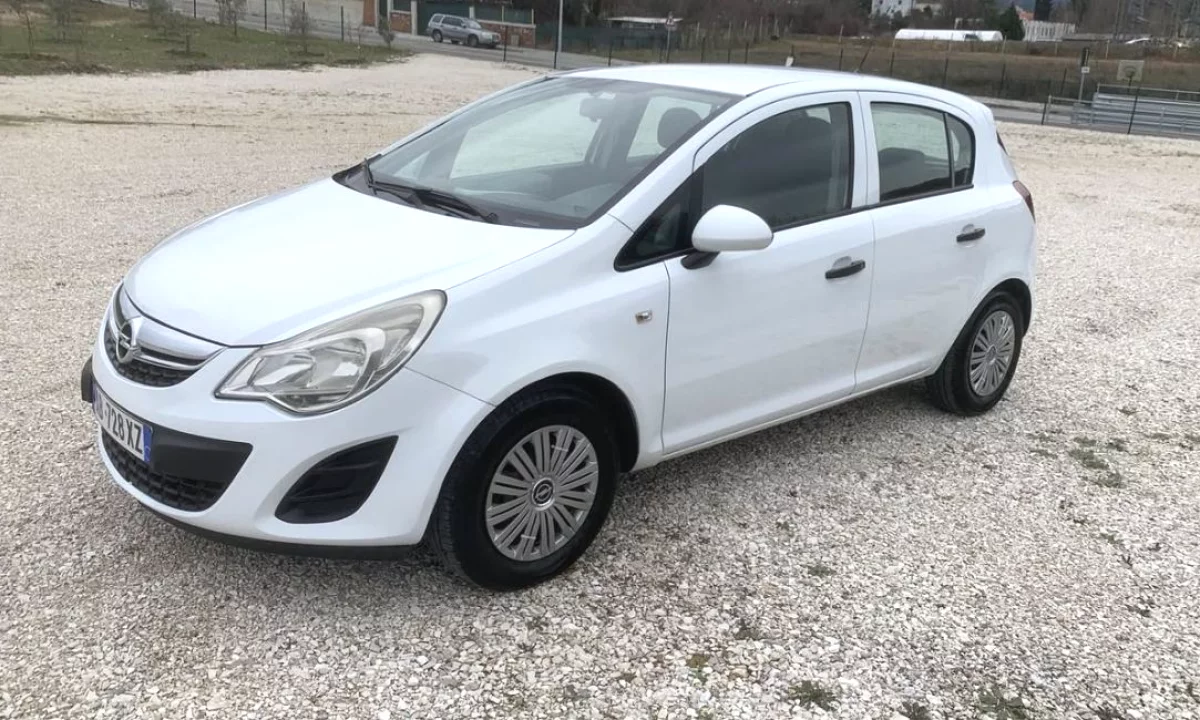 Makina ne shitje ne Tirane, Opel, 2013 Diesel,Kambio Manual Pagesa 3,300  Euro.