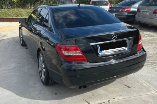 Makina ne shitje ne Tirane - 9,000 Euro