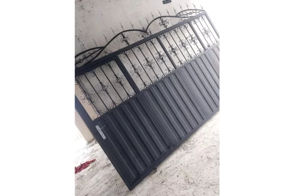 Artikuj te ndryshem ne Durres - 70,000 Leke