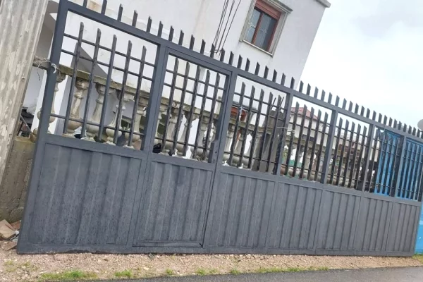 Artikuj te ndryshem ne Durres - 80,000 Leke