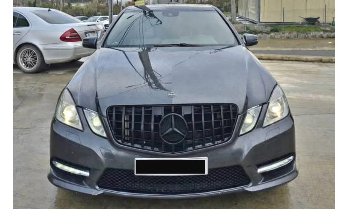 Auto in Vendita a Tirana, Mercedes-Benz, 2012 Benzine,Kambio Automatik Pagamento 9,850  Euro.