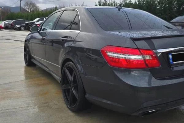 Makina ne shitje ne Tirane - 9,850 Euro