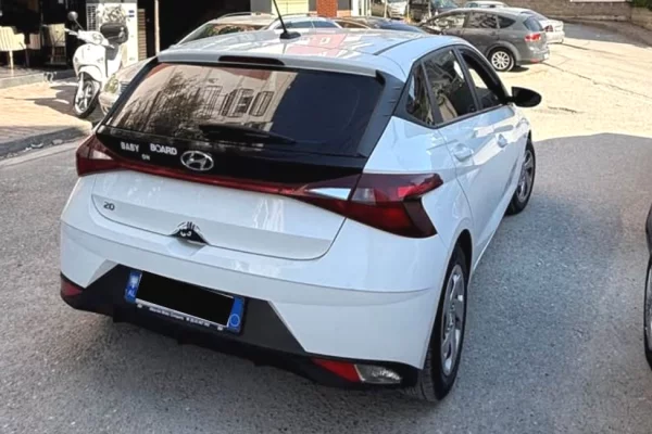 Makina ne shitje ne Tirane - 12,000 Euro