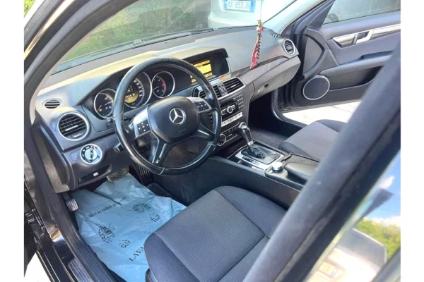 Makina ne shitje ne Tirane - 9,000 Euro