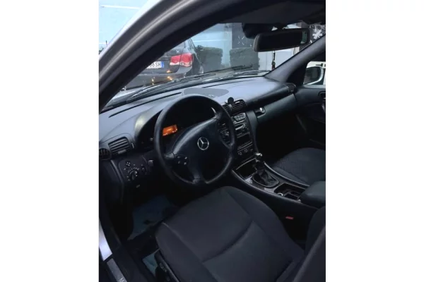 Makina ne shitje ne Tirane - 2,500 Euro