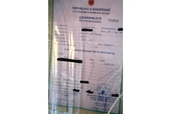 Truall ose Toke ne Tirane - 300,000 Euro