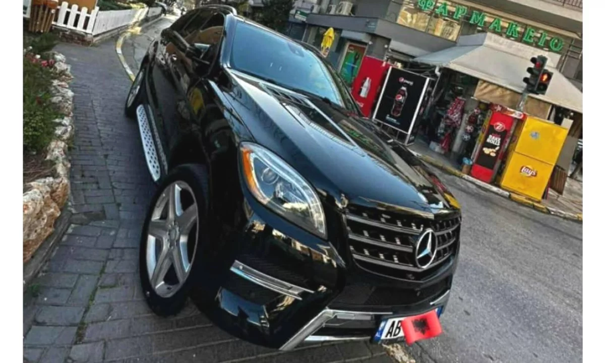Makina ne shitje ne Tirane, Mercedes-Benz, 2014 Diesel,Kambio Automatik Pagesa 14,000  Euro.