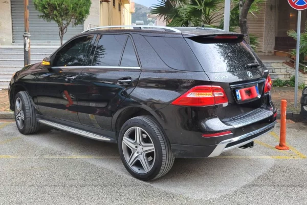 Makina ne shitje ne Tirane - 14,000 Euro