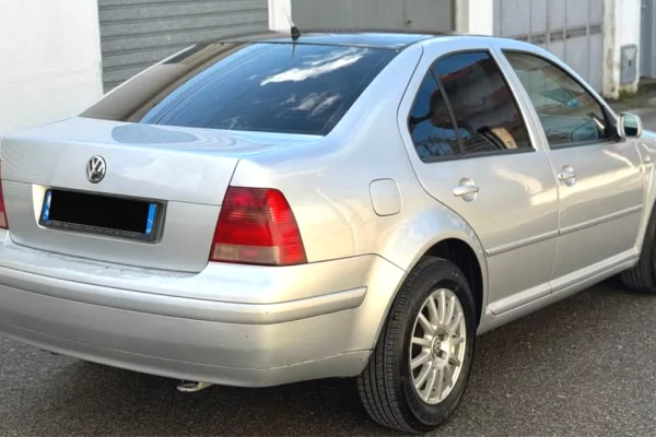 Makina ne shitje ne Tirane - 1,900 Euro