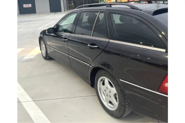 Makina ne shitje ne Fier - 4,200 Euro