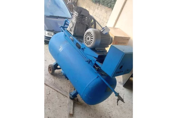 Artikuj te ndryshem ne Durres - 30,000 Leke