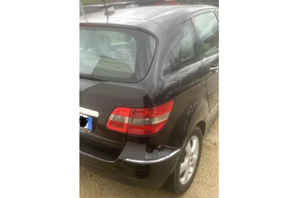 Makina ne shitje ne Tirane - 3,400 Euro