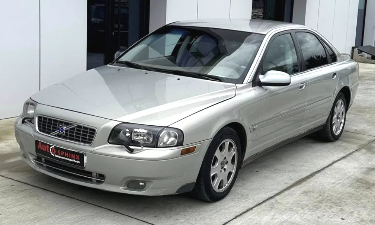 Makina ne shitje ne Tirane, Volvo, 2003 gasoline-gas,Kambio Automatik Pagesa 3,500  Euro.