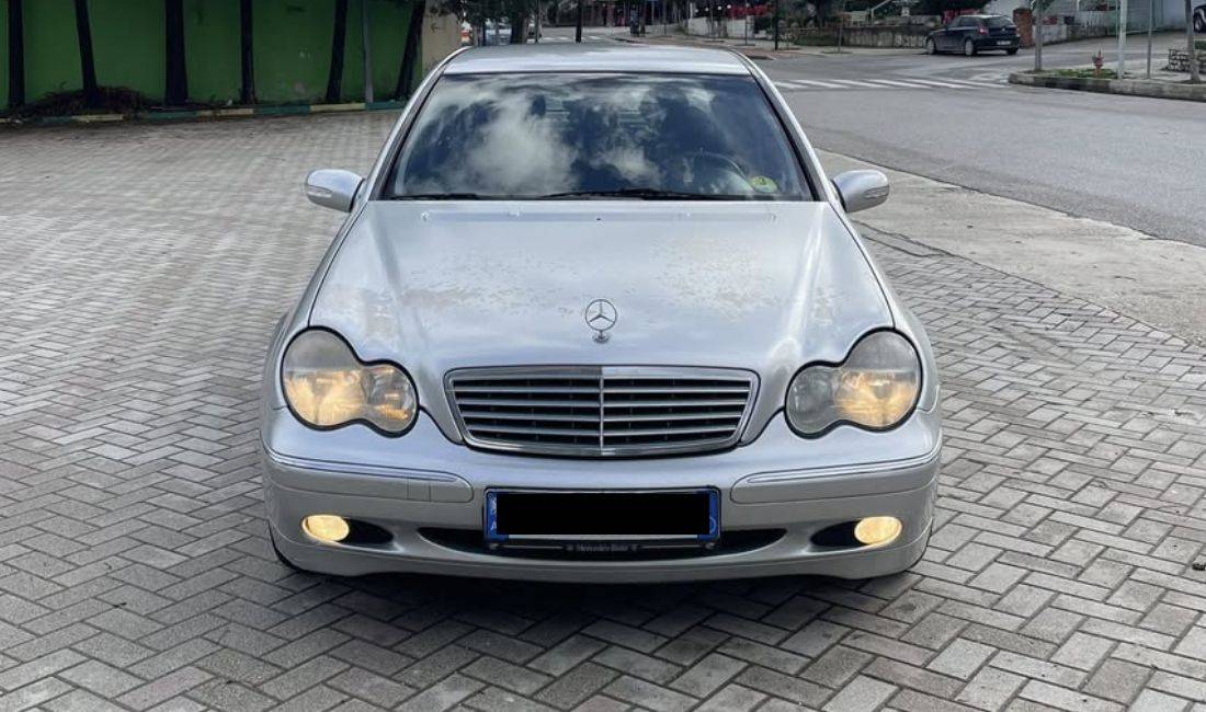 Auto in Vendita a Tirana, Mercedes-Benz, 2001 Diesel,Kambio Manual Pagamento 2,500  Euro.