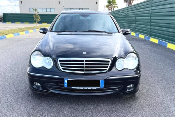 Makina ne shitje ne Tirane - 5,400 Euro